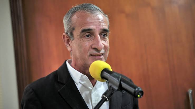 Secretário adjunto de Segurança dirige embriagado, bate veículo e é levado à Defla